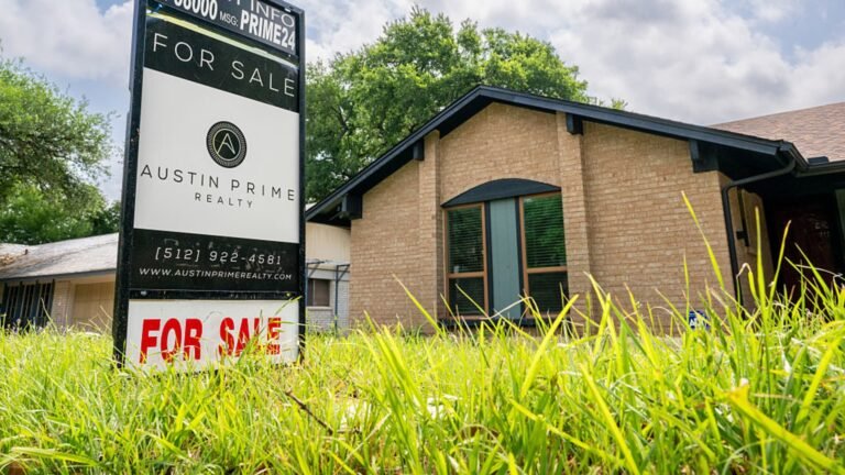 Mortgage demand rises to the highest level in over a month